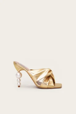 Camelia Pumps