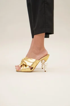 Camelia Pumps